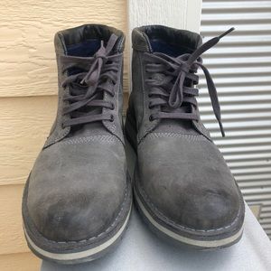 Clarks Mens 10.5 grey boots